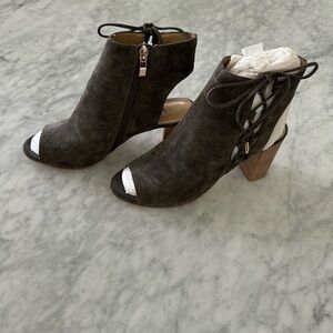 Vaneli BRAND NEW dark grey/brown size 9.